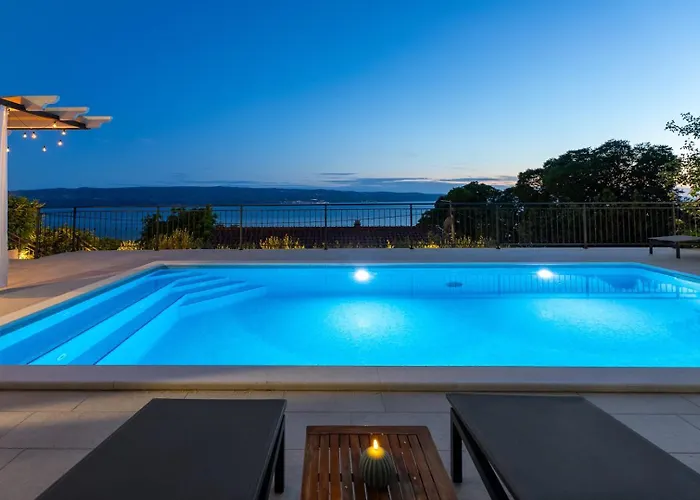 B2b With Heated Pool And Panoramic Sea Views *
