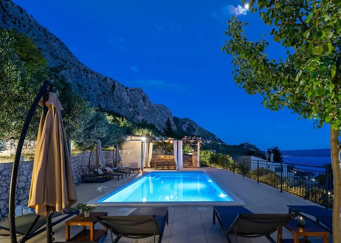 B2b With Heated Pool And Panoramic Sea Views