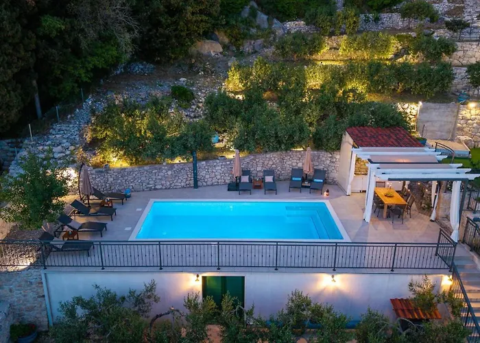 B2b With Heated Pool And Panoramic Sea Views