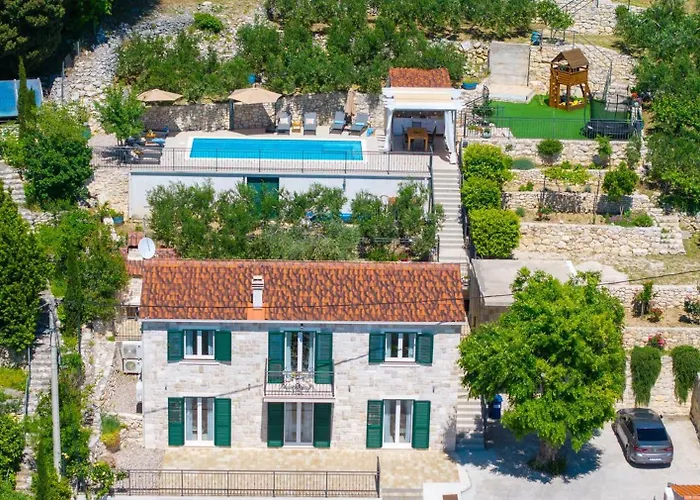 B2b With Heated Pool And Panoramic Sea Views