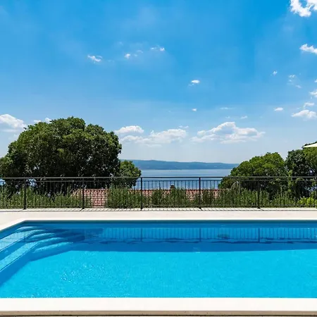 B2b With Heated Pool And Panoramic Sea Views *