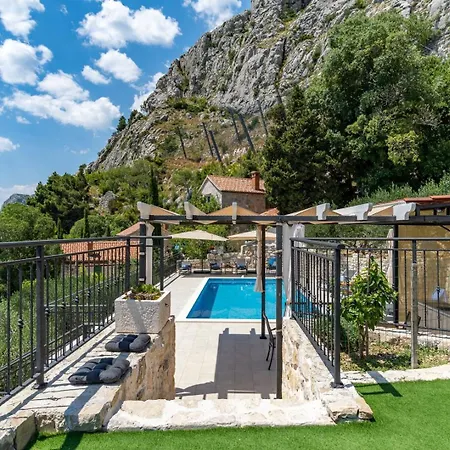 B2b With Heated Pool And Panoramic Sea Views * Omis