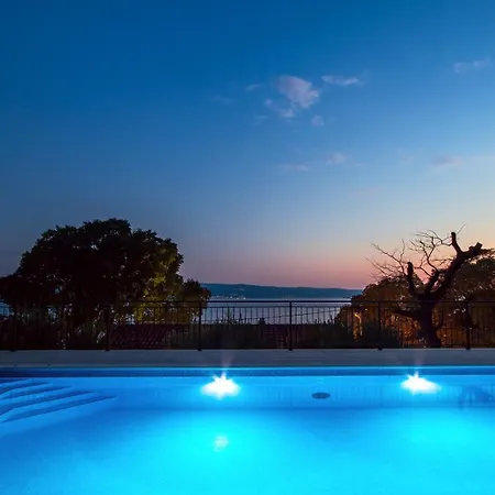Villa B2b With Heated Pool And Panoramic Sea Views *