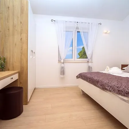 B2b With Heated Pool And Panoramic Sea Views