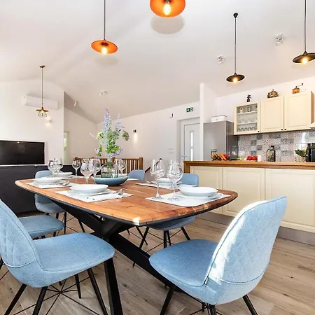 Villa B2b With Heated Pool And Panoramic Sea Views Omis