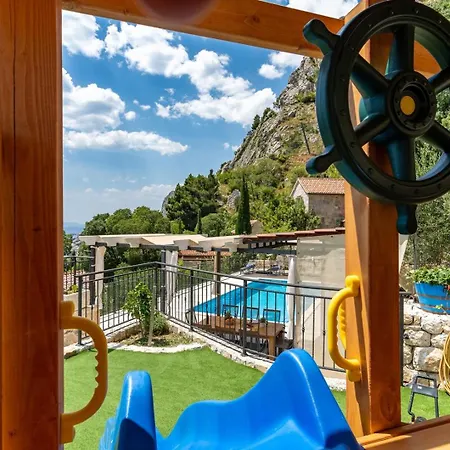 B2b With Heated Pool And Panoramic Sea Views