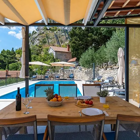 B2b With Heated Pool And Panoramic Sea Views Villa