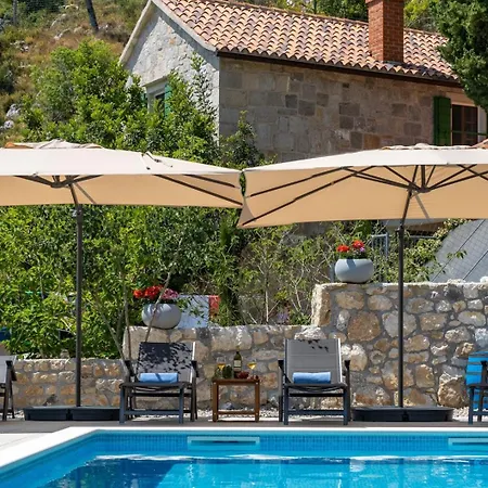B2b With Heated Pool And Panoramic Sea Views *