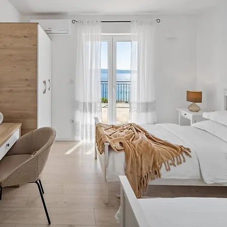 B2b With Heated Pool And Panoramic Sea Views Willa