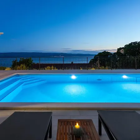 B2b With Heated Pool And Panoramic Sea Views *