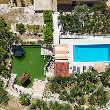 B2b With Heated Pool And Panoramic Sea Views