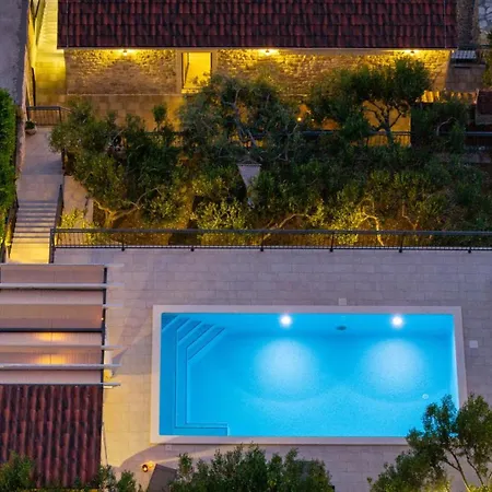 B2b With Heated Pool And Panoramic Sea Views *