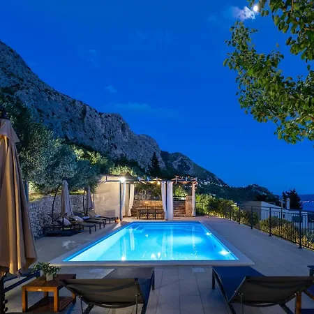 B2b With Heated Pool And Panoramic Sea Views