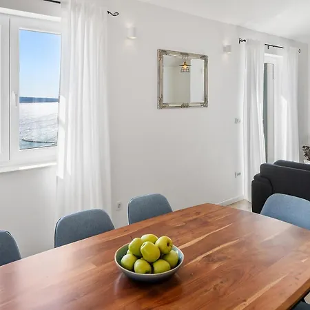 B2b With Heated Pool And Panoramic Sea Views Willa