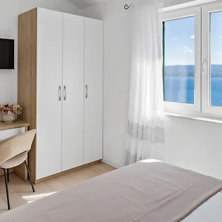 B2b With Heated Pool And Panoramic Sea Views Willa