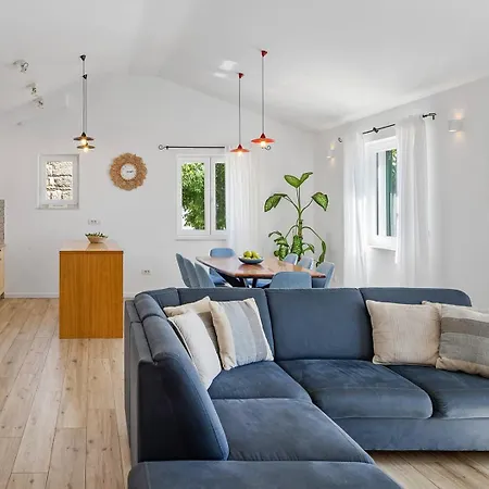 Villa B2b With Heated Pool And Panoramic Sea Views Omiš
