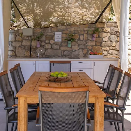 B2b With Heated Pool And Panoramic Sea Views *