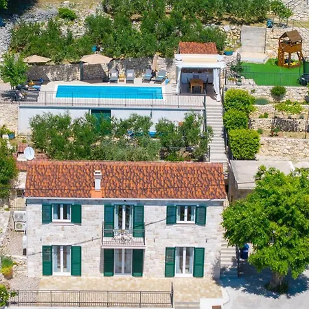B2b With Heated Pool And Panoramic Sea Views