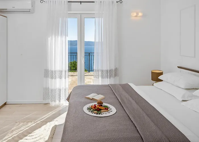 B2b With Heated Pool And Panoramic Sea Views ヴィラ オミシュ