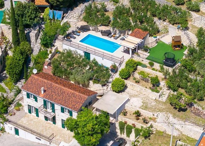 B2b With Heated Pool And Panoramic Sea Views *