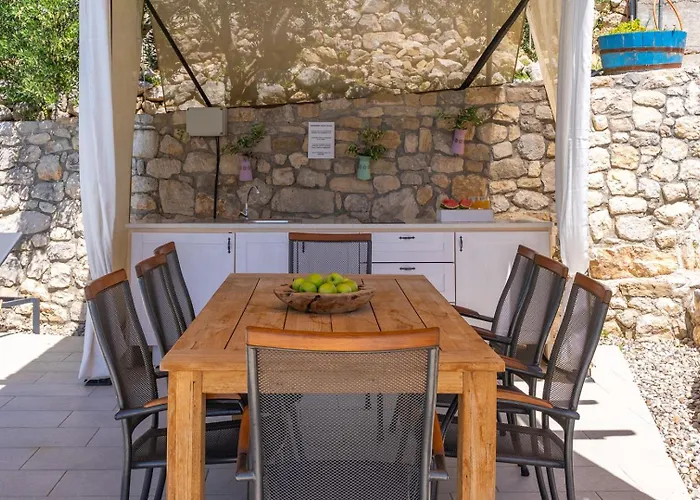 B2b With Heated Pool And Panoramic Sea Views *